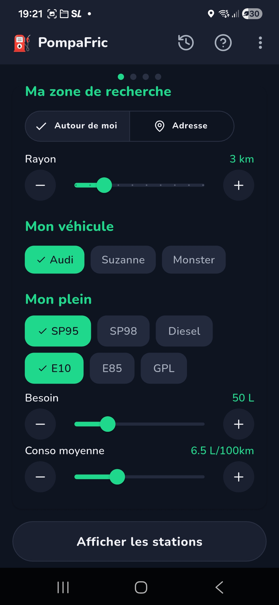 Page paramètres : rubriques «&nbsp;Ma zone de recherche&nbsp;» avec rayon réglable, «&nbsp;Mon véhicule&nbsp;» avec plusieurs véhicules favoris, et «&nbsp;Mon plein&nbsp;» avec sélection multi-carburants, besoin en litres et consommation moyenne.